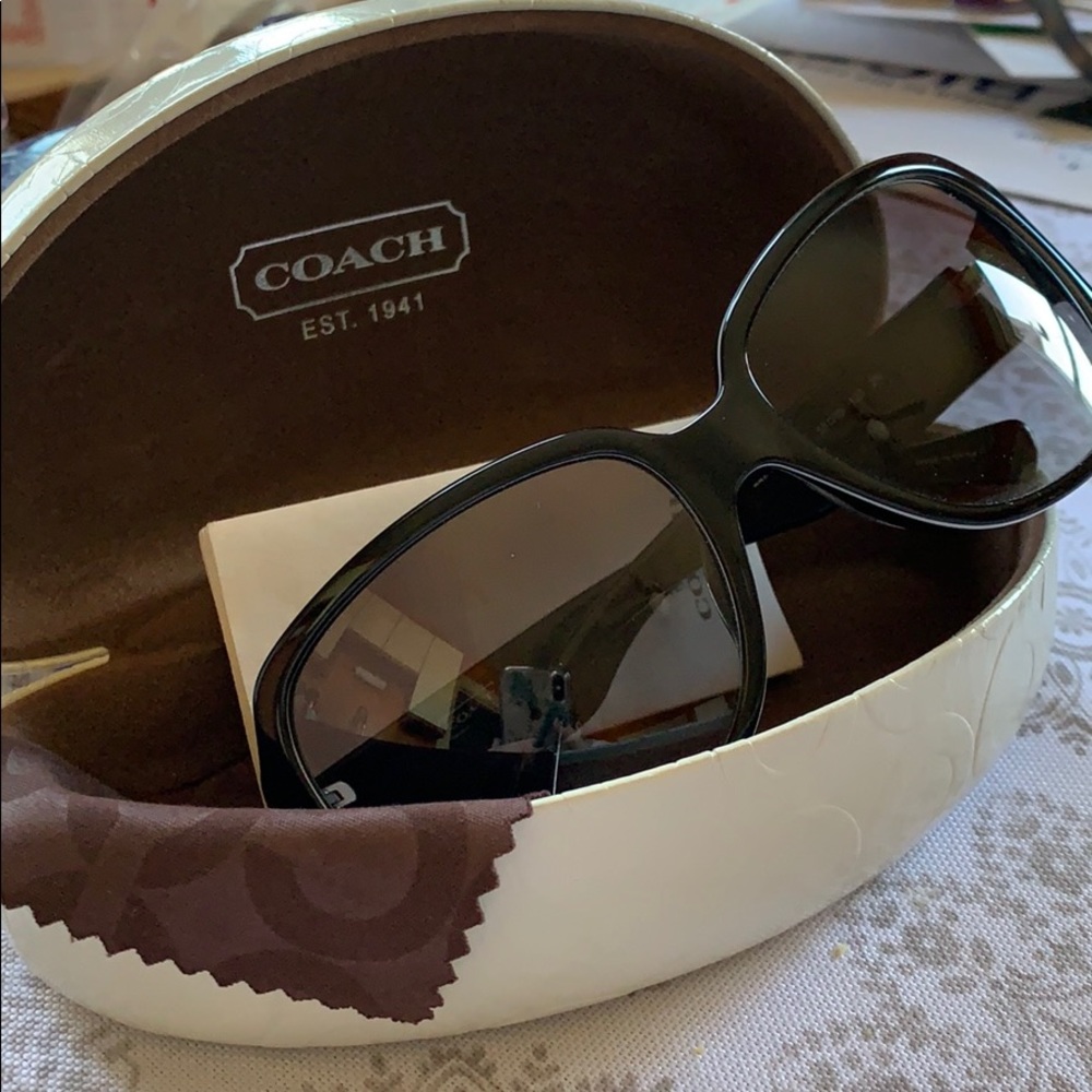 Signature Coach Sunglasses 😎
